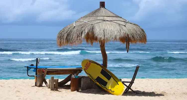 life-guard-on-beach-2023-11-27-05-03-48-utc