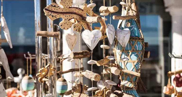 souvenirs-for-sell-at-the-beach-market-2023-11-27-05-17-58-utc
